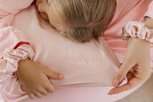 7 Surprising Benefits of Sleeping on a Silk Pillowcase